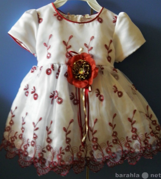 Продам: Платье нарядное для девочки