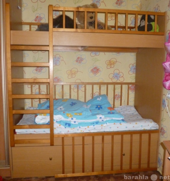 Продам: двухъярусную детскую кровать