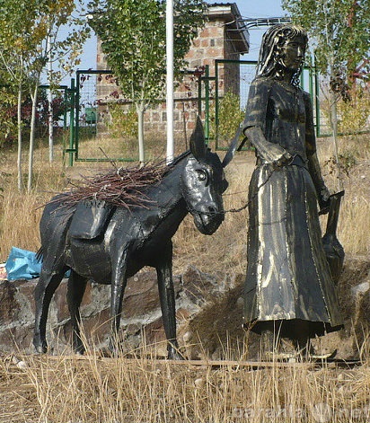 Продам: Кованая скульптура"Девочка с ослико