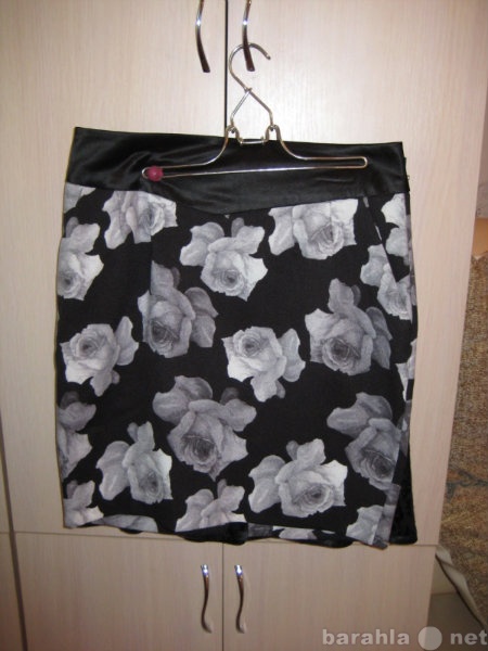 Продам: юбка черная с серыми цветами