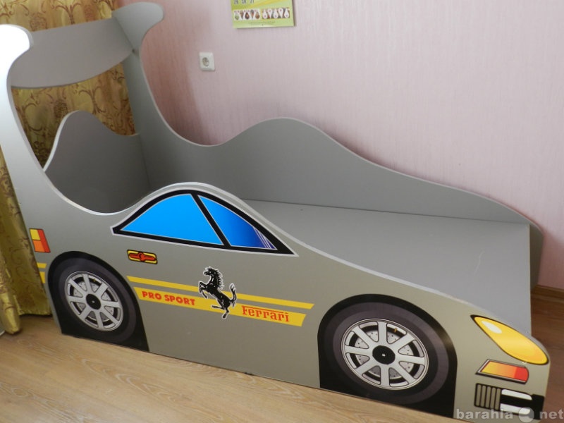 Продам: Детскую  кровать в виде машины