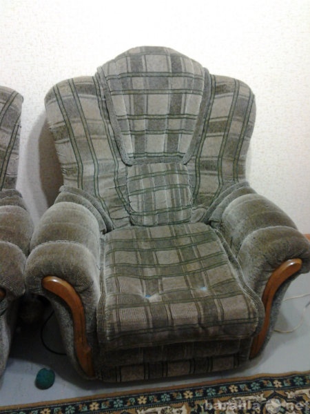 Продам: угловой диван,пуфик,кресло