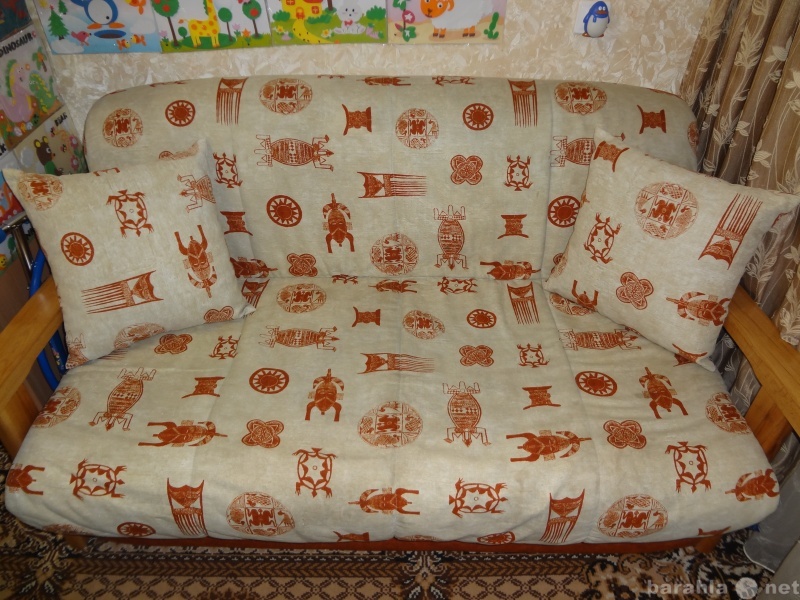 Продам: Мягкий диван с двумя подушками