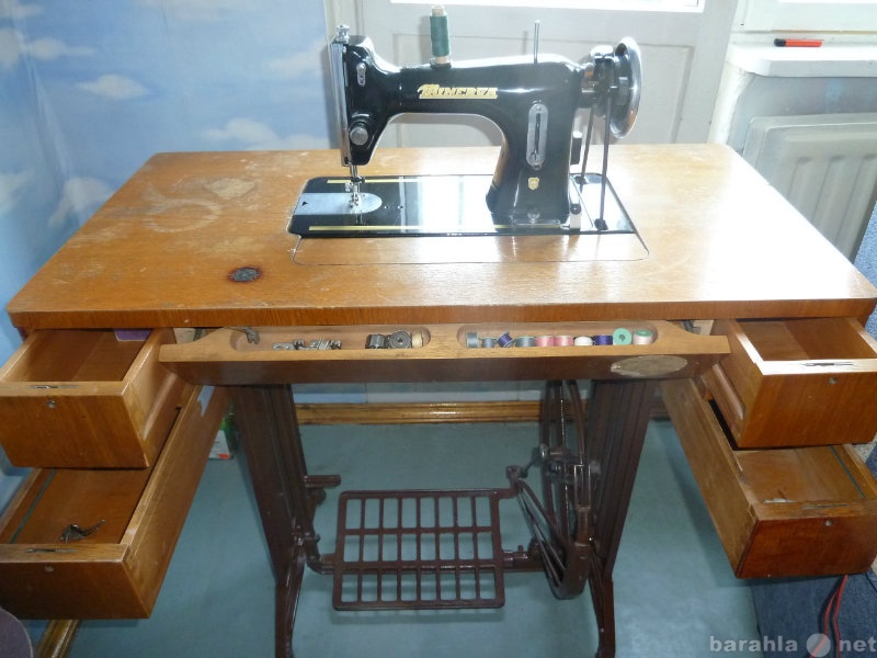 Продам: старинную швейную машинку minerva 123