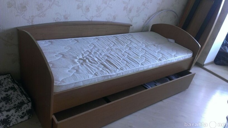 Продам: Кровать с выдвижным ящиком без матраса