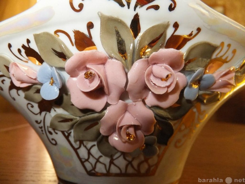Продам: Фарфоровая ваза-конфетница Новая