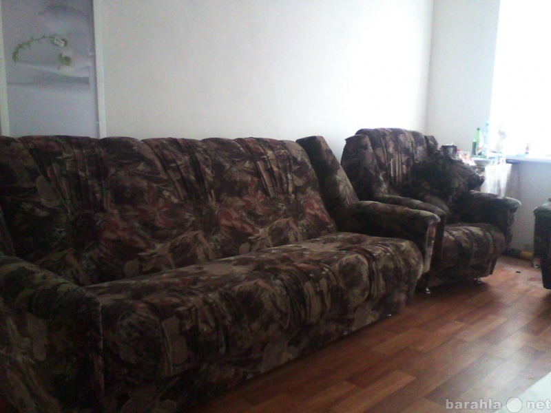 Продам: диван, 2 кресла, 2 подушки