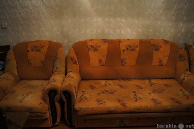 Продам: Комплект мягкой мебели (диван+2 кресла)