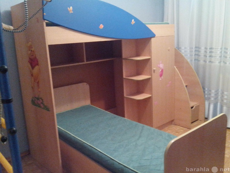 Продам: Детская стенка с двухяростной кроватью