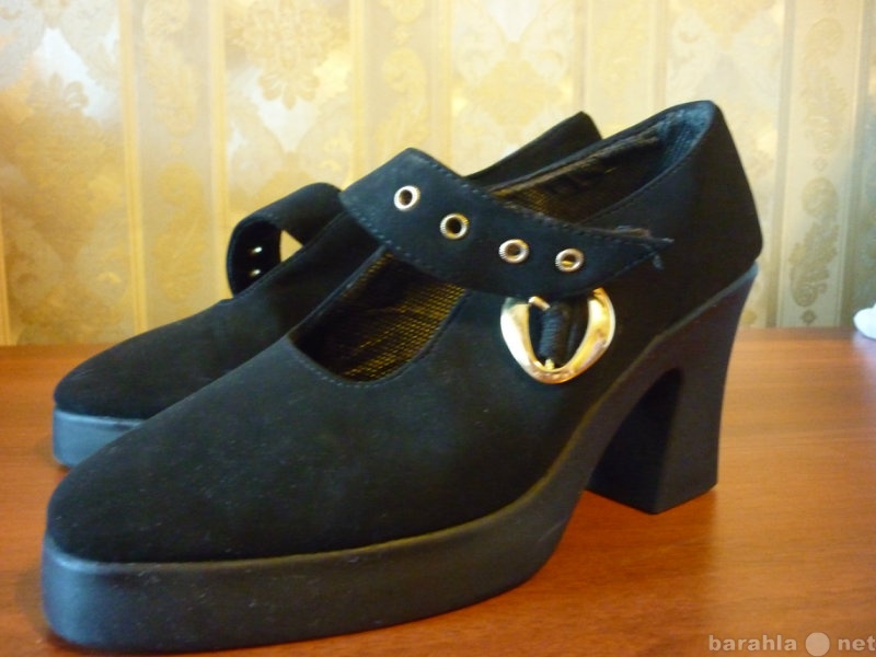 Продам: Черные замшевые туфли
