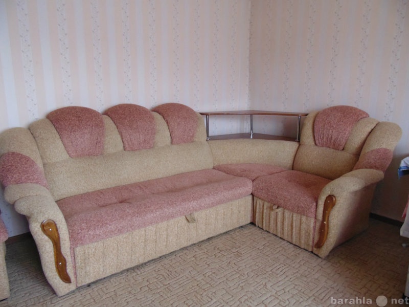 Продам: Мягкая мебели (диван, кресло, 2пуфика)