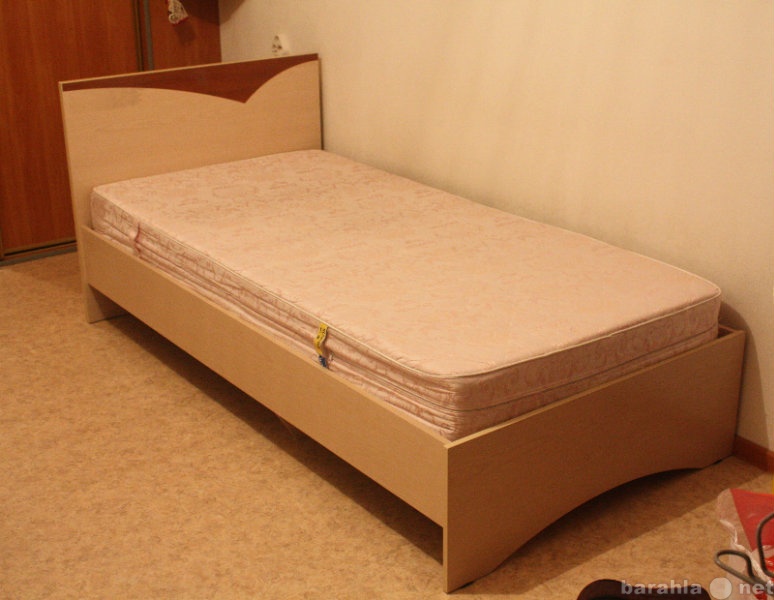 Продам: Кровать (полуторка) с матрасом