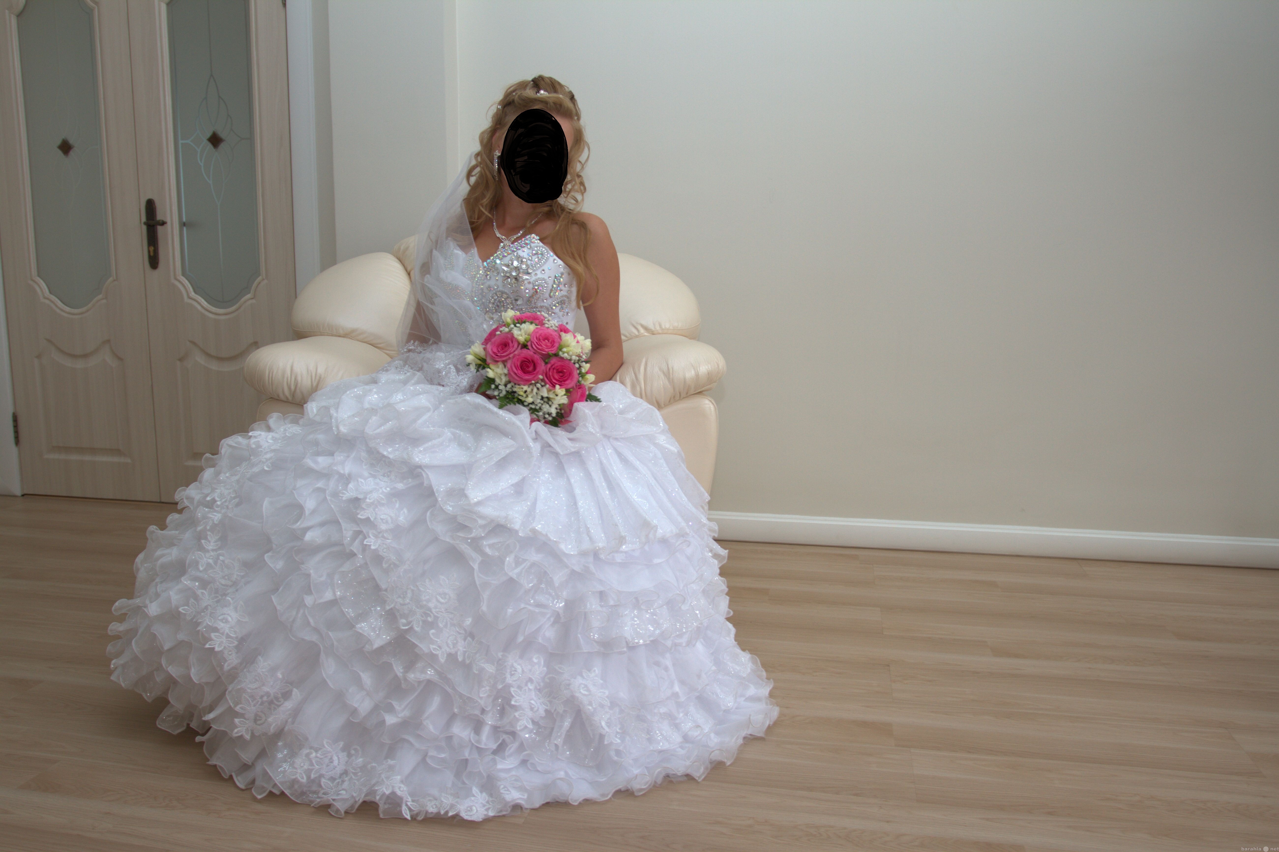 Продам: продам красивое свадебное платье(новое)
