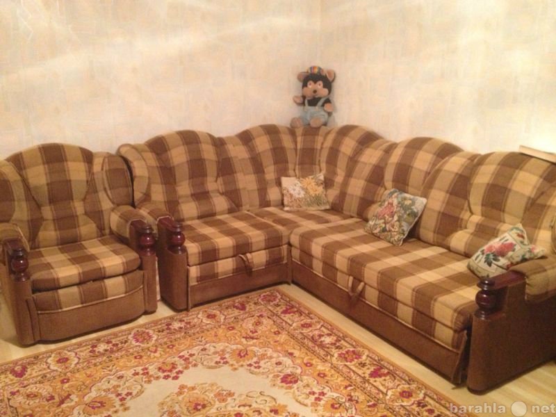 Продам: Продаем диван-уголок и кресло.