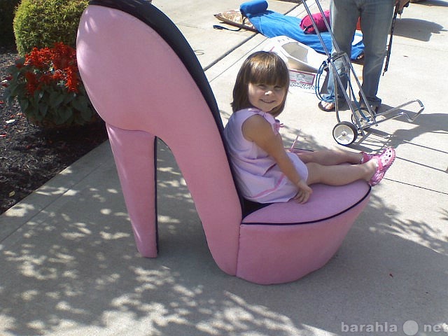 Продам: Модное кресло в виде туфельки.