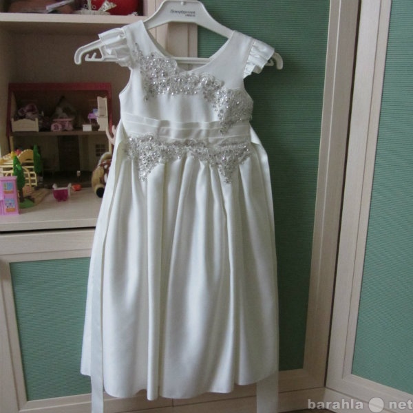 Продам: Нарядное платье на девочку 5лет