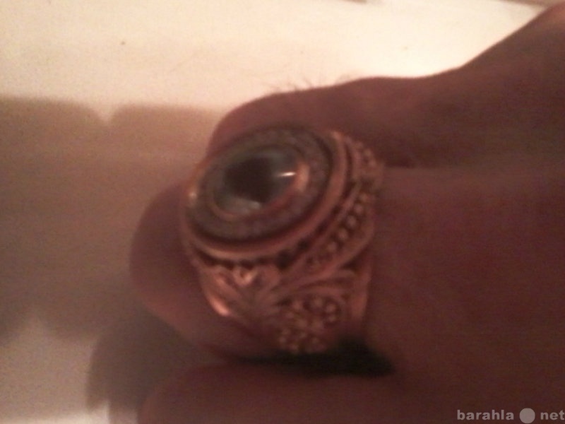 Продам: массивное золотое мужское кольцо с камне