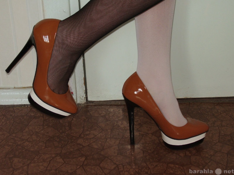 Продам: Модные лаковые туфли на платформе Zara