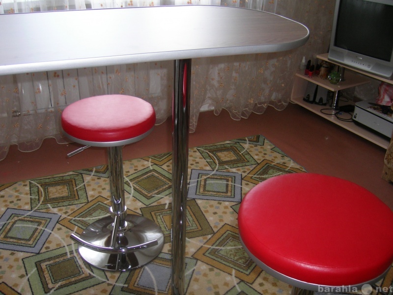 Продам: комплект:барный стол+барные стулья