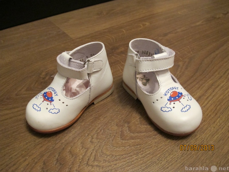 Продам: Кожаные туфельки Котофей (белые, р-р 19)