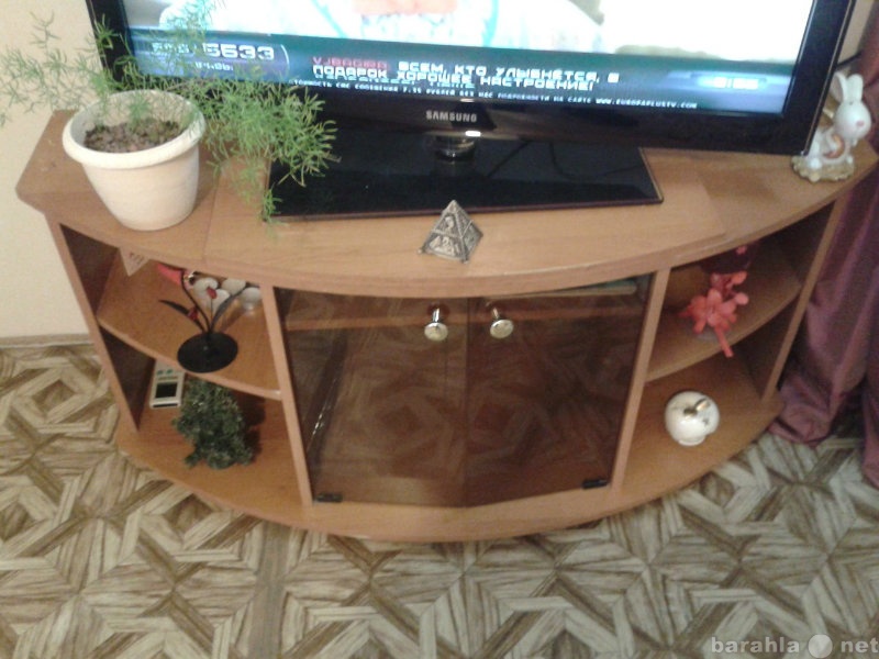 Продам: шкаф и столик для телевизора с полочками