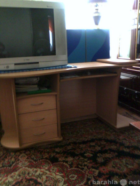 Продам: Большой компьютерный стол
