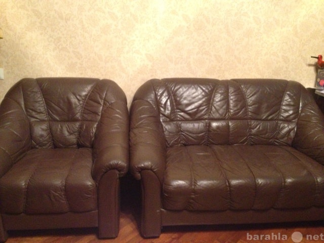 Продам: два кожаных коричневых дивана и кресло
