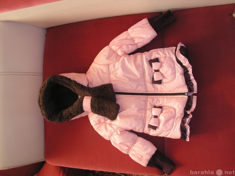Продам: Демисезонная куртка для девочки
