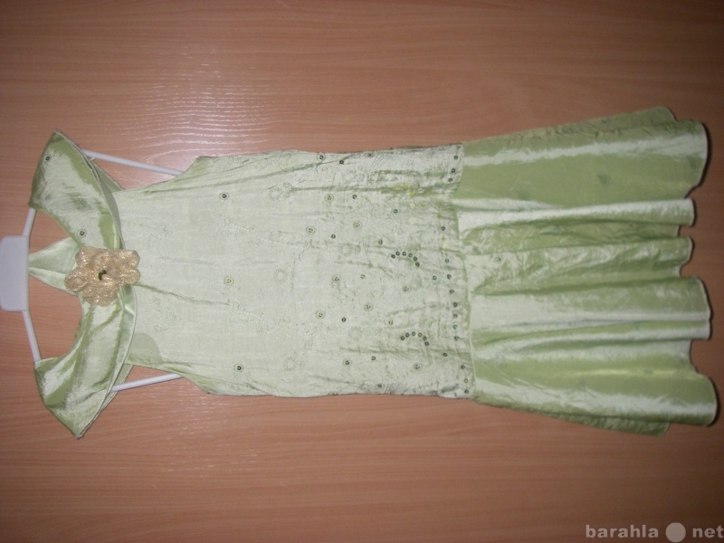 Продам: платье нарядное на девочку 10-12 лет