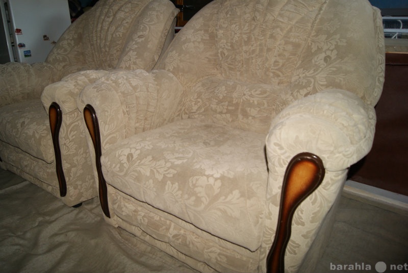 Продам: Диван-кровать и два кресла