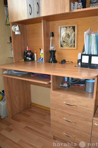 Продам: Компьютерный стол с полками и шкафом