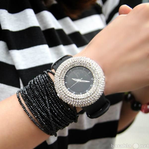 Продам: Новые часы со стразами Yi Han