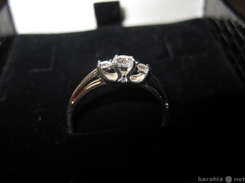 Продам: кольцо с бриллиантами