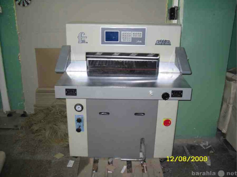 Продам: Гидравлическая бумагорезальная машина се