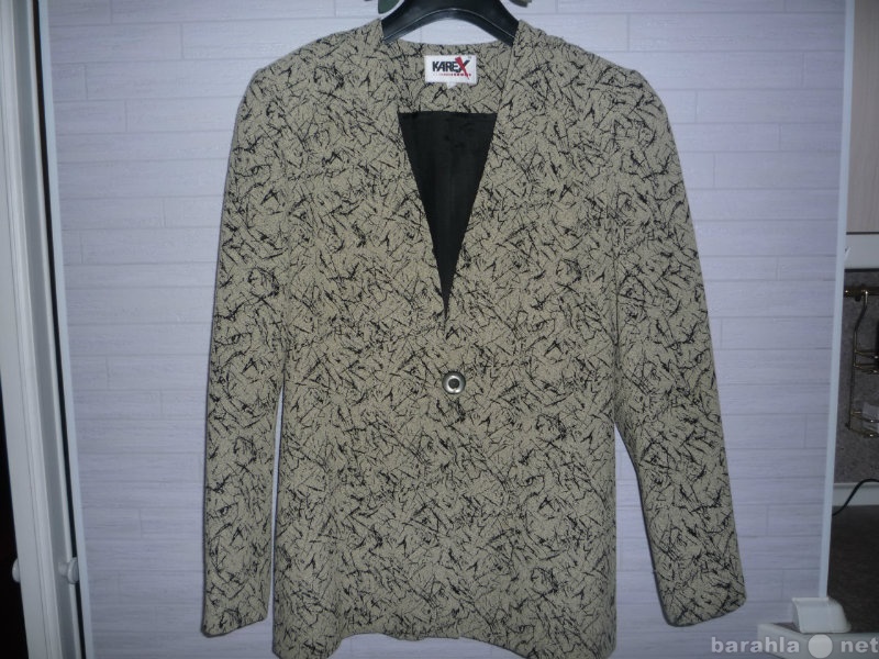 Продам: Пиджак песочного цвета с густыми черными