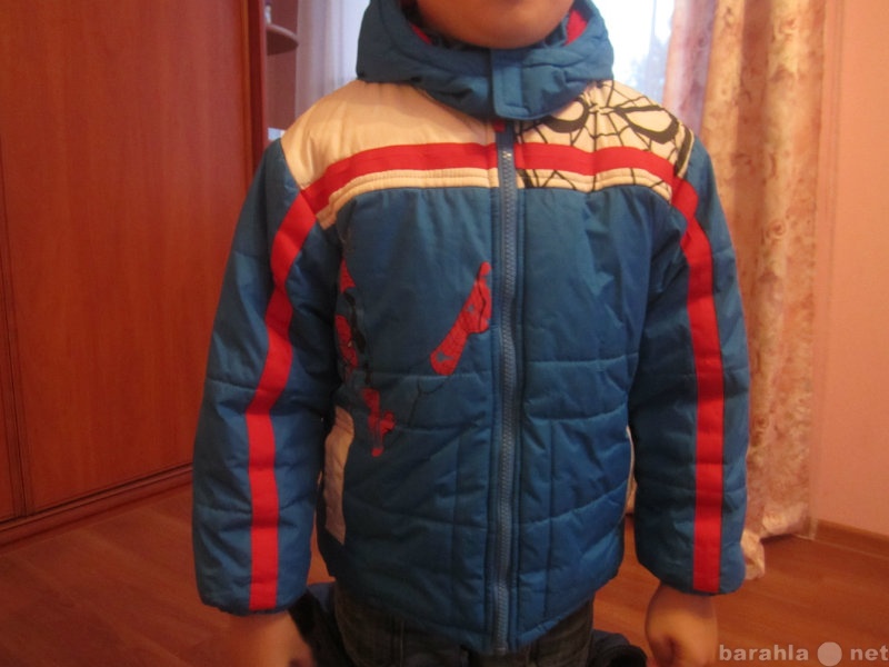 Продам: куртку теплую на мальчика 110-116+подаро