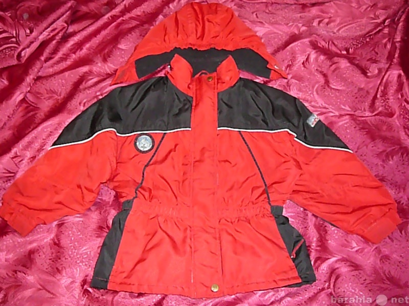 Продам: Демисезонная куртка на 5-6 лет