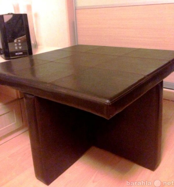 Продам: Кожаный столик  шоколадного цвета