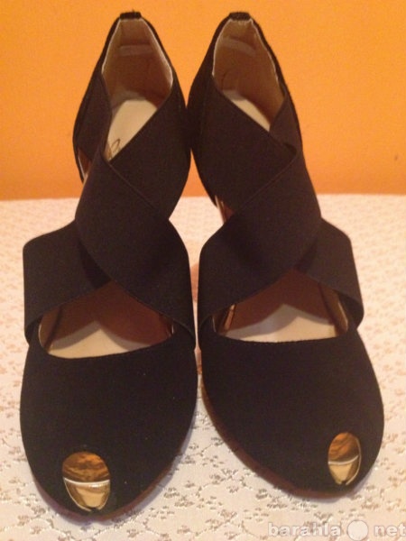 Продам: новые туфли Louboutin, черные