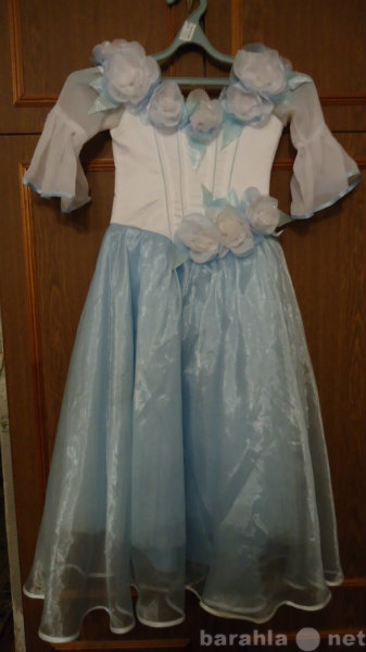 Продам: нарядное платье на девочку 10-12 лет