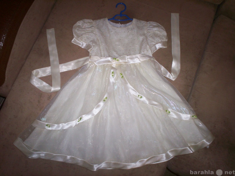 Продам: платье на девочку на 3-5 лет
