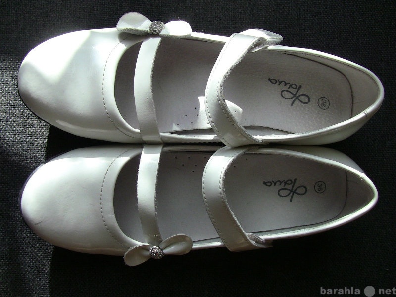 Продам: Туфли белые для девочки
