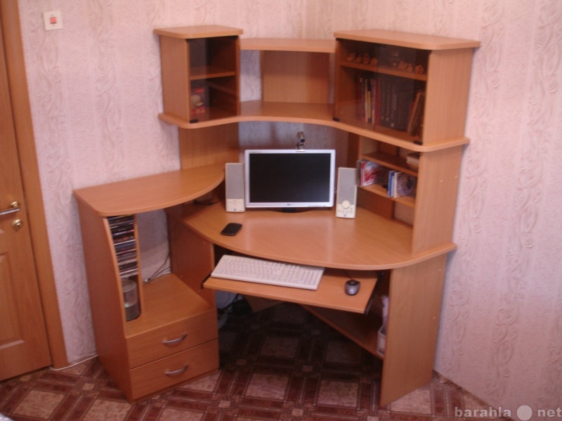 Продам: Угловой компьютерный письменный стол
