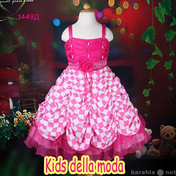 Продам: Ярко-розовое платье с цветком и ярким пр