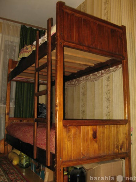 Продам: Кровать двухъярусную деревянную