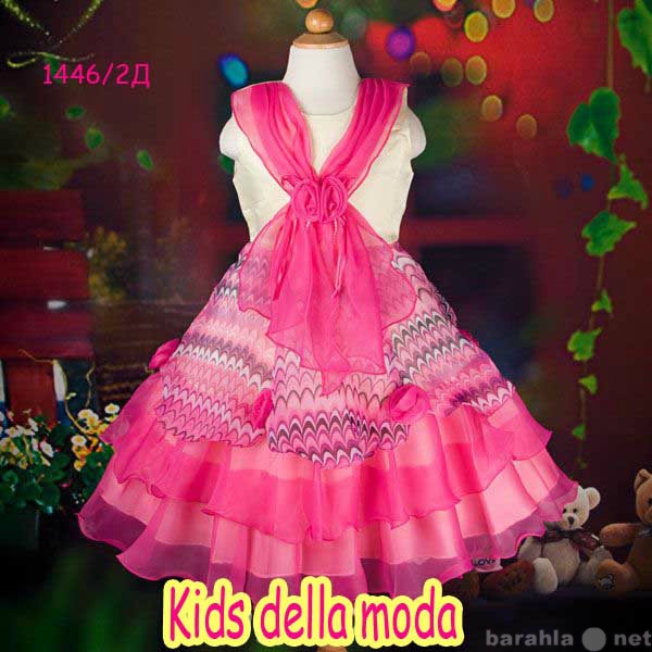 Продам: Ярко-розовое платье с воротником и ярким