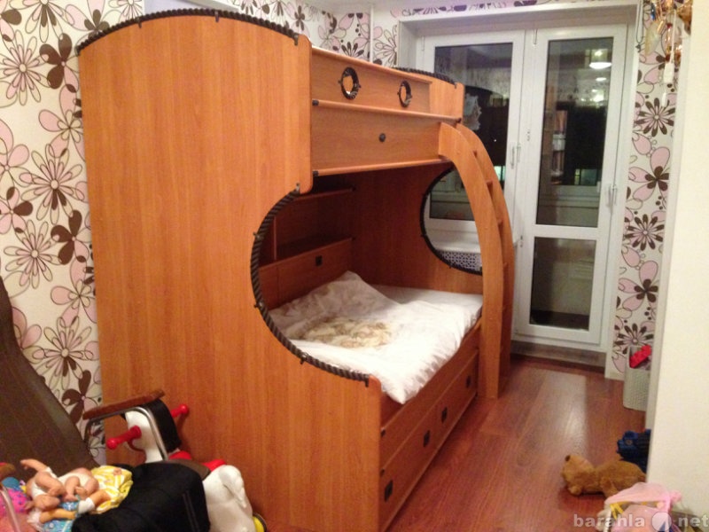 Продам: Двухъярусная кровать. Шкафы.