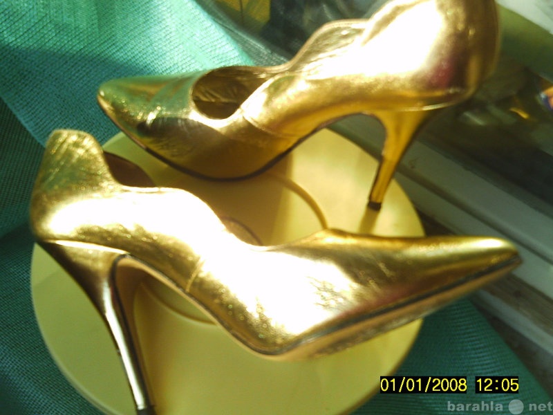 Продам: Женские золотые туфли