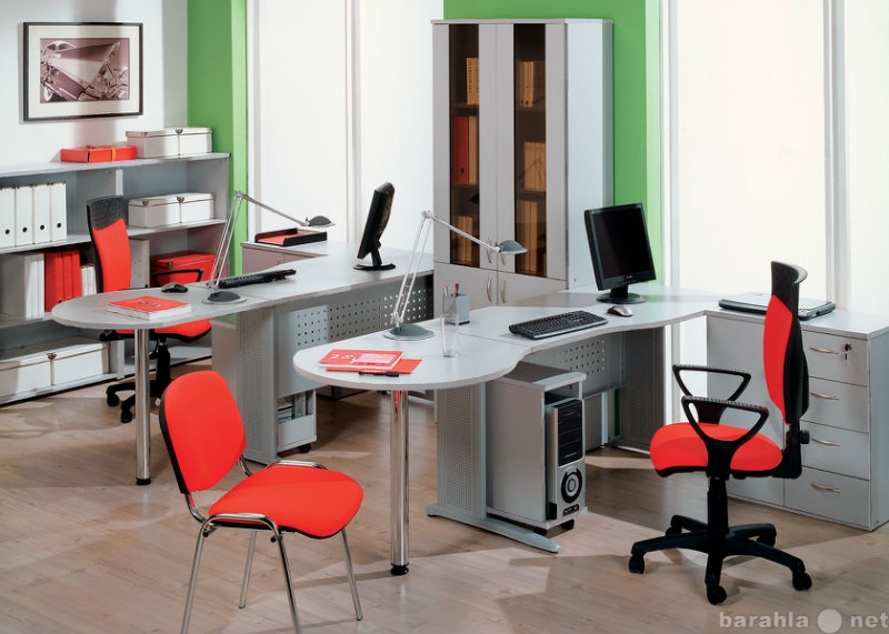 Продам: стол для офиса на металлических опорах