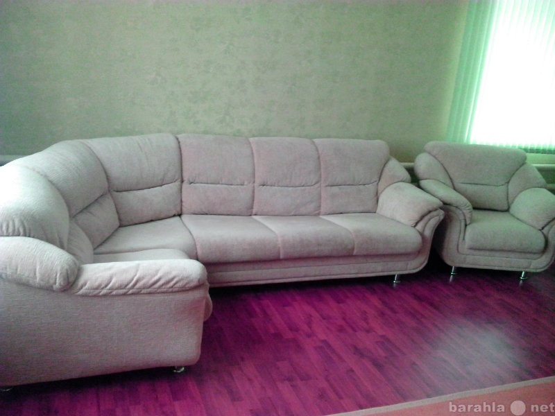 Продам: Продам угловой диван с креслом
